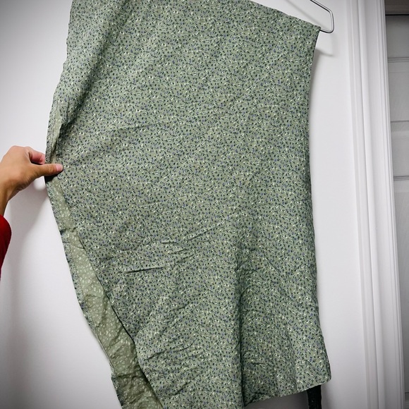 Brandy Melville Adjustable Floral Green Wrap Skirt - Picture 2 of 6